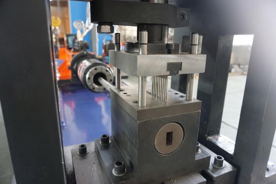 Máquina automática de perforar agujeros de tubería CK60CNC-3 Perforación CNC de alta precisión