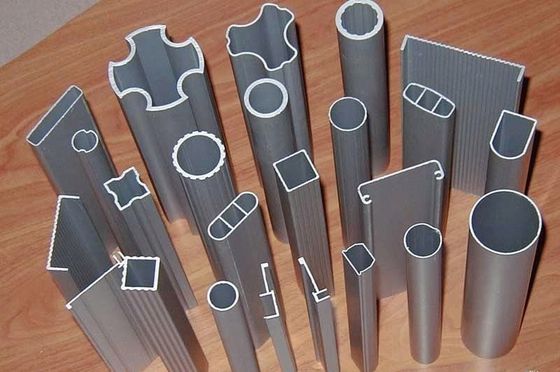 L505 Potencia del motor de 3 kW Máquinas de corte de sierra de aluminio para esquina de ventana