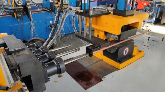 SG40NC máquina de formación de extremos de tubería de cuatro estaciones de operación para 2 pulgadas de acero de tubería de contracción